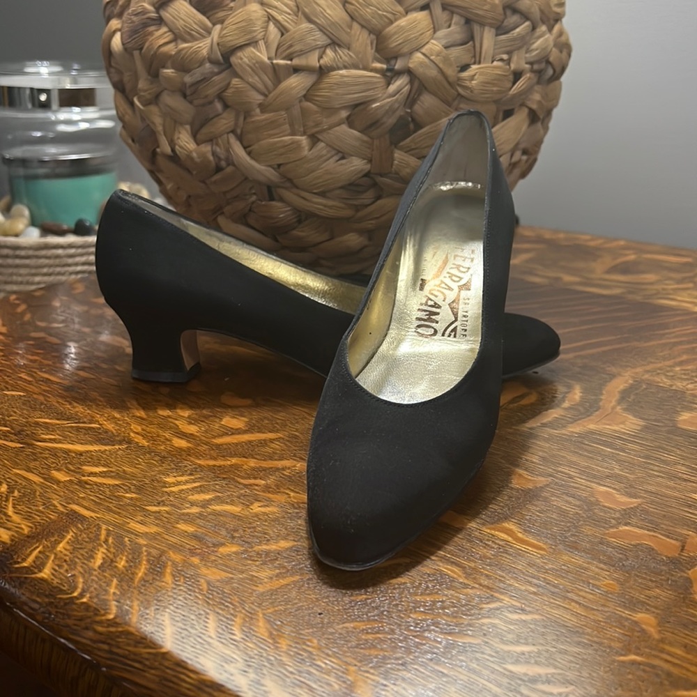 Salvatore Ferragamo size 6AAA black fabric 1.5 inch pumps